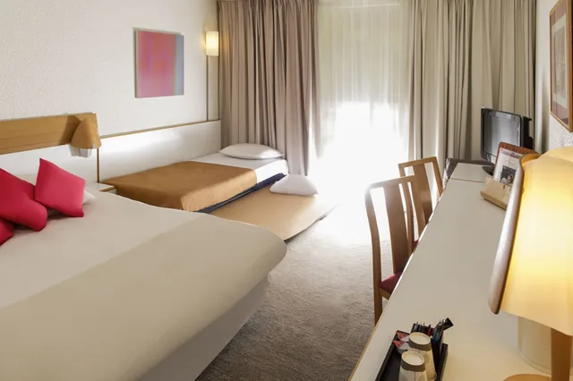 Classic, Double Bed, Sofa, Novotel Marseille Est 9/10