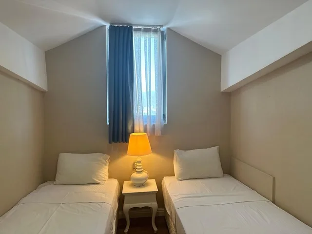 غرفة اقتصادية بسرير كوين وسريرين منفصلين مع أريكة، Daphne Residence 4/10