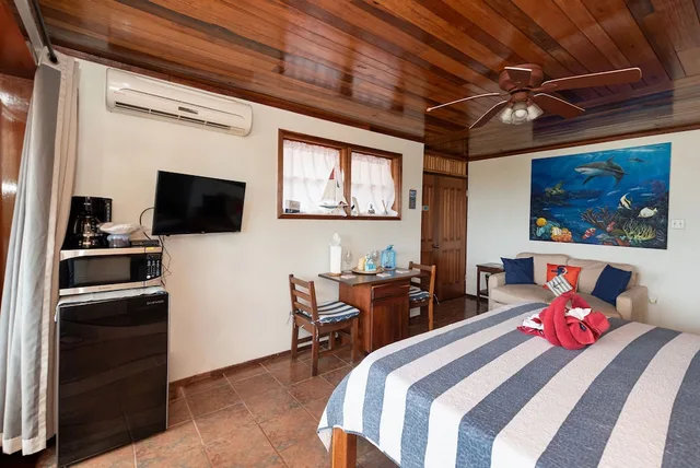 1 Bedroom, Honeymoon, Reef, Studio, King Bed, Sea View، Bella Vista Guesthouse Cabins 3/7