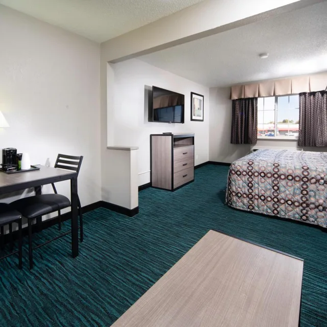 جناح بسرير كينج، Countryside Inn Suites Fremont 1/7