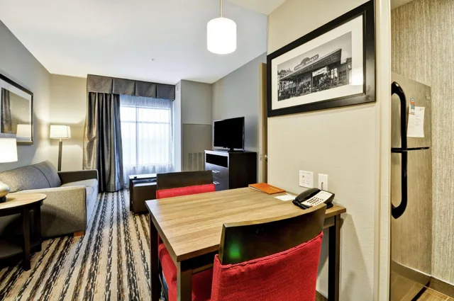 جناح بسريرين كوين بغرفة نوم واحدة مع أريكة، Homewood Suites By Hilton Cincinnati West Chester 2/6