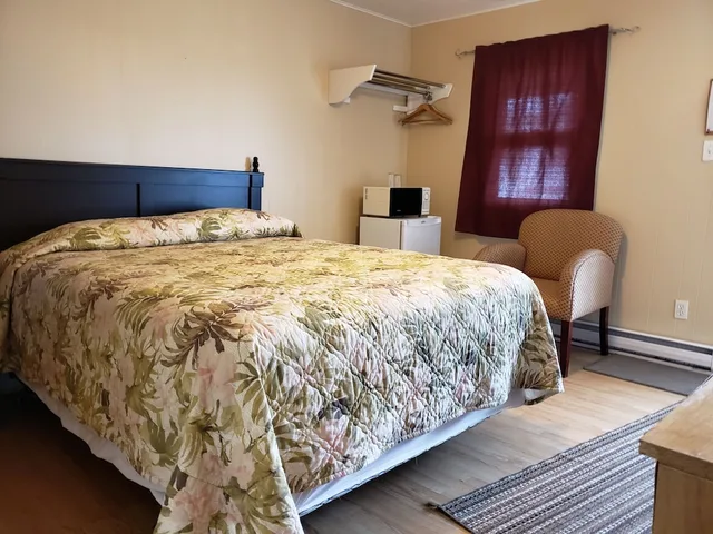 غرفة كومفورت بسرير كوين، Regent Motel 3/10