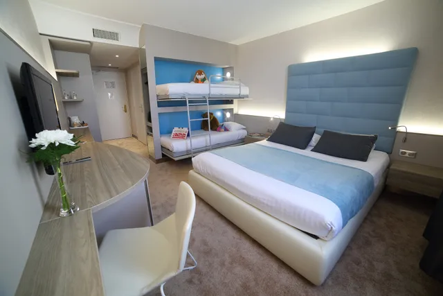 غرفة بريميوم رباعية، Hotel Plaza Site Du Futuroscope 1/1