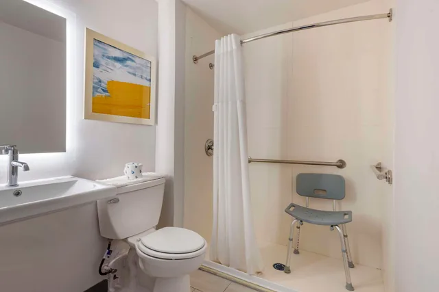 غرفة بسرير كوين لذوي الإعاقة، Comfort Inn Philadelphia International Airport West 4/6
