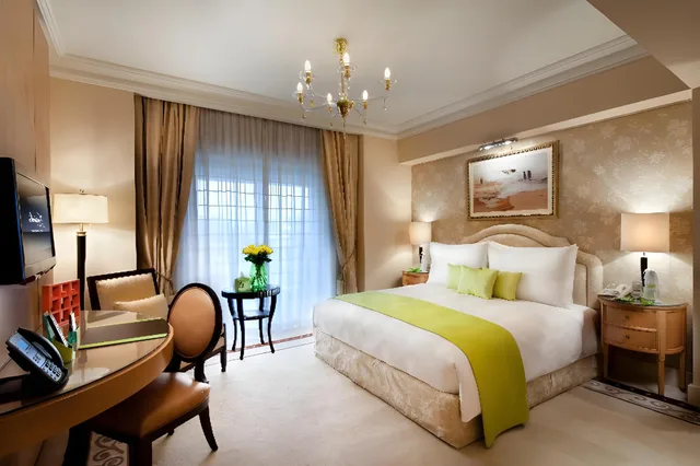 غرفة ديلوكس بسرير كوين بإطلالة على المدينة، Kempinski Nile Hotel 1/1