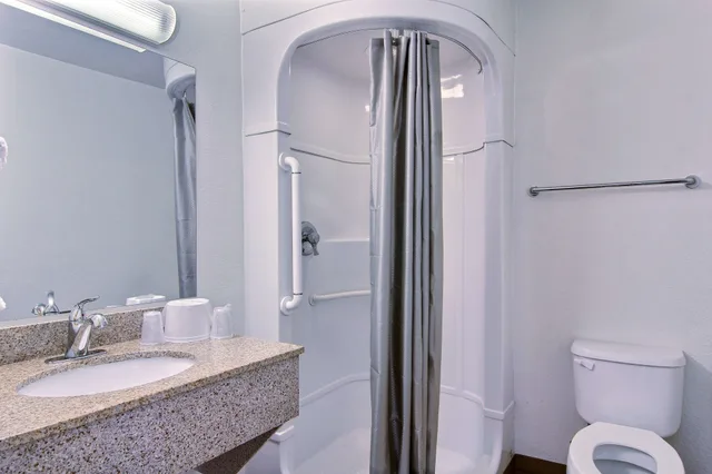 غرفة قياسية بسريرين مزدوجين، Motel6 Austin, TX - North 5/5