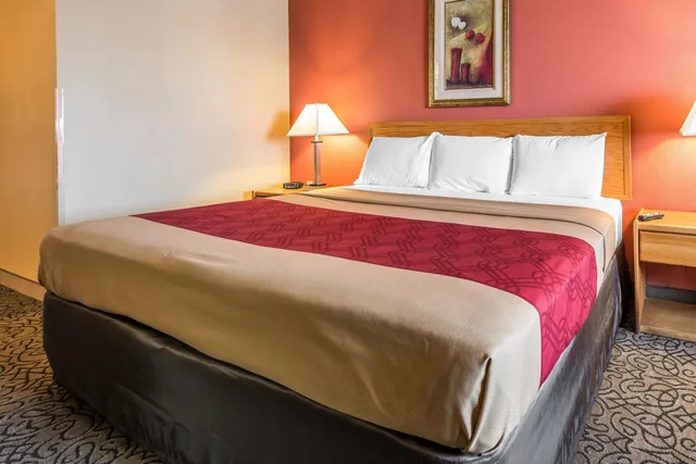 غرفة قياسية بسرير كوين، Rodeway Inn Brush, CO 1/1