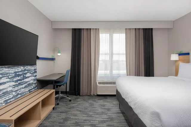 Standard, Double Bed, Country Inn & Suites By Radisson Evansville IN 1/4