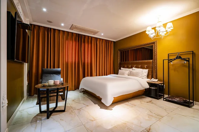 غرفة قياسية بحوض جاكوزي بحوض استحمام، Hotel The Class 1/2