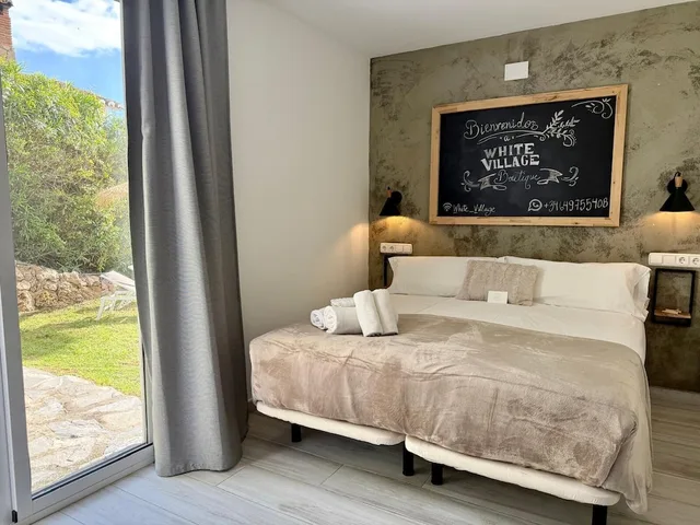 غرفة عائلية بسرير كينج مع أريكة، Boutique X Pueblo Benalmadena 1/1