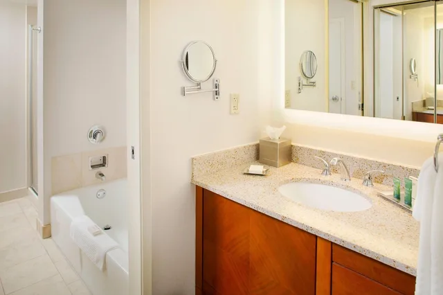 Family Suite, Multiple Beds، Wyndham Atlanta Perimeter 2/2