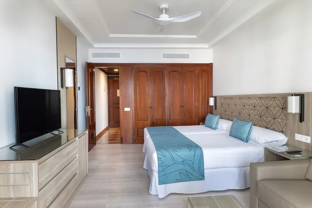 غرفة بشرفة مفردة بسرير كينج، Hotel Riu Madeira 5/9