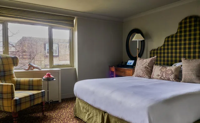 غرفة بسرير مزدوج في الملحق، The Lygon Arms 1/2