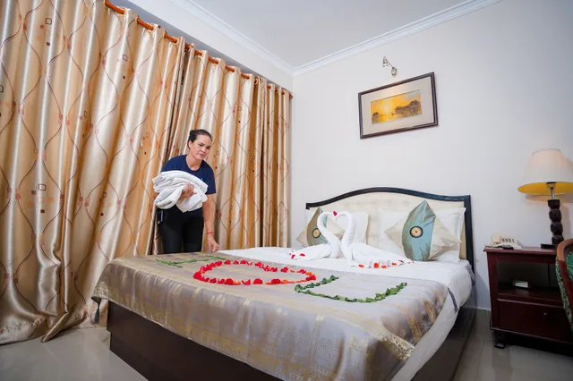 Standard, King Bed, Silver Mounts Hotel 1/7