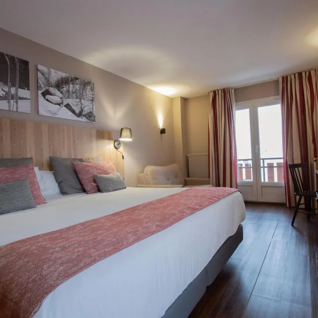 غرفة ثلاثية بسرير مزدوج بشرفة، Hotel Grand Pas 1/6