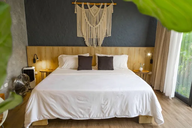 Deluxe, 1 Queen and 1 Single Bed, Mountain View, Monte Tierra Glamping 3/3