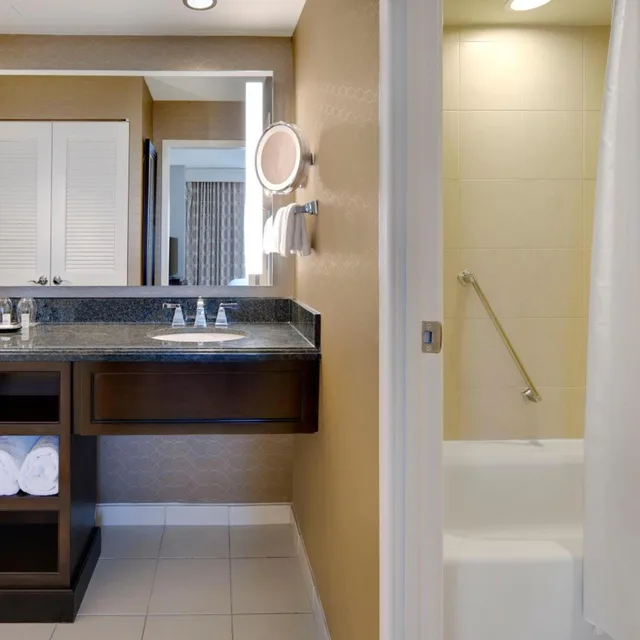 جناح تنفيذي بسرير كينج، Sheraton Suites Fort Lauderdale West 7/7