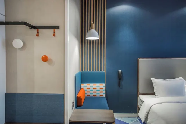 غرفة قياسية بسرير كوين، Holiday Inn Express Shanghai Pudong Chuansha 4/4