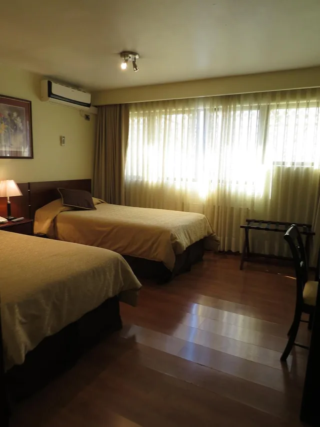 Standard, Twin Beds, Diego Velasquez 2/6