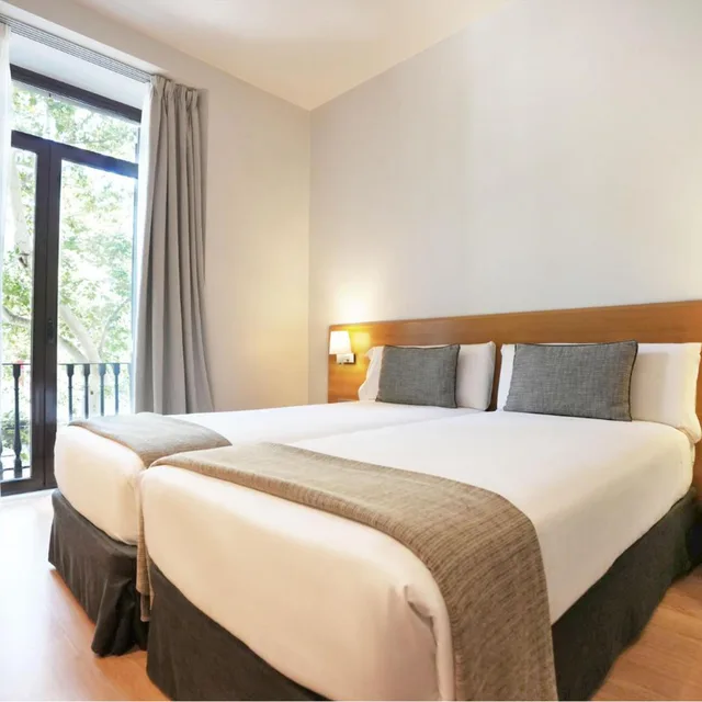 Room, Single Bed, Ramblas View، Hotel Arc La Rambla 1/3