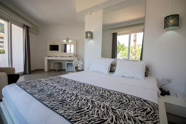 Room, Double Bed, Lateral Side Sea View، Casa Blanca Beach - Adults Only 1/2