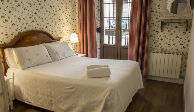 Room, Double or Twin Bed, Pensión Amaiur 2/3