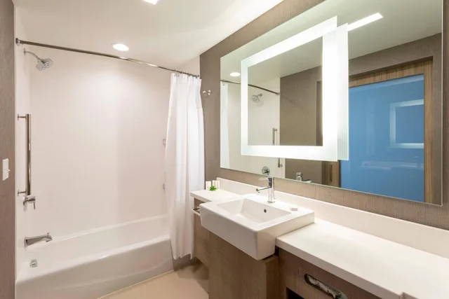 جناح بسرير كوين مع سرير سحّاب إضافي لذوي الإعاقة، SpringHill Suites by Marriott Minneapolis Maple Grove/Arbor Lakes 6/10