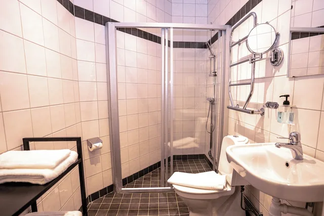 غرفة عائلية بسرير مزدوج، Queen's Hotel First Partner 4/6