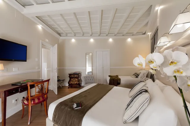 غرفة ثلاثية بسرير مزدوج وسرير فردي، La Residenza del Sole al Pantheon 1/5