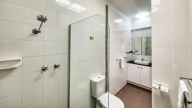 غرفة تنفيذية بسرير كوين بمطبخ صغير، Top of the Town Motel Benalla 3/4