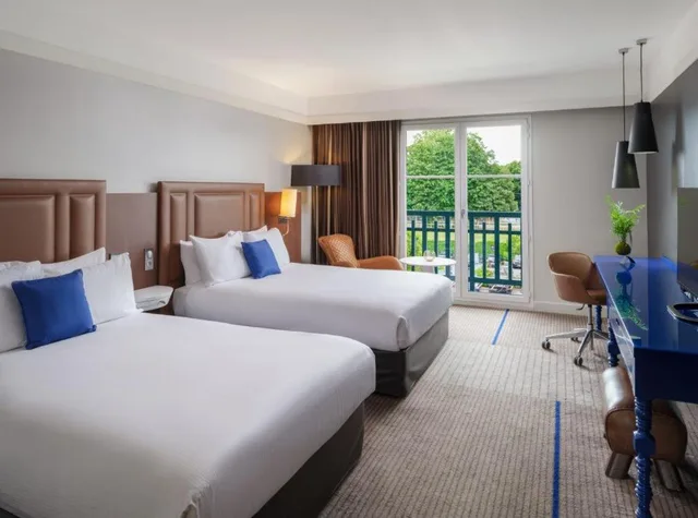غرفة عائلية، Renaissance Paris Hippodrome de St. Cloud Hotel 2/7