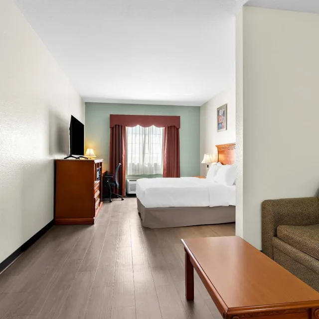 غرفة بسرير كوين لذوي الإعاقة، Quality Inn & Suites McAlester on Hwy 69 6/7