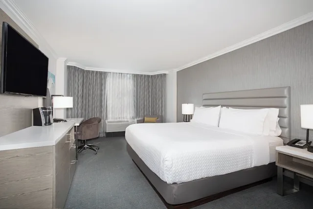 غرفة قياسية بسرير كينج، Crowne Plaza Costa Mesa Orange County 2/5