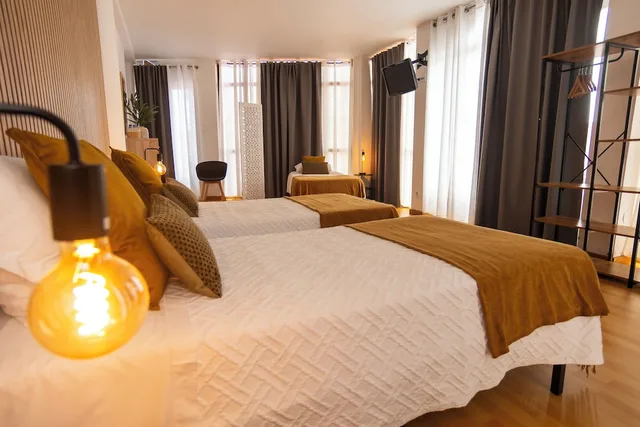 غرفة عائلية بثلاثة أسرّة بحمام خاص، Central Guest House 2/6