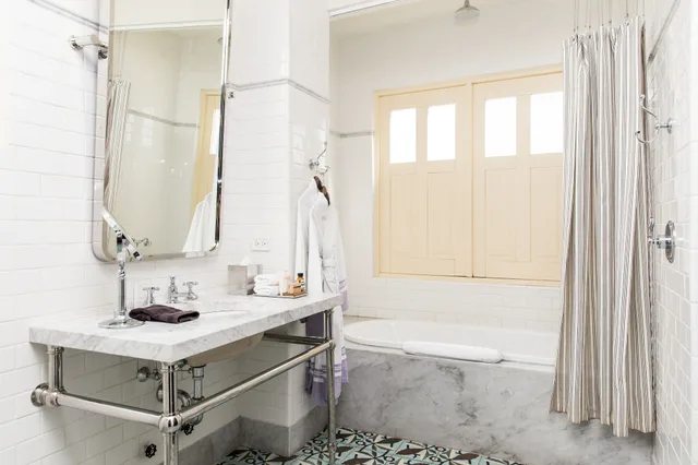 Chic, King Bed، American Trade Hotel 2/2