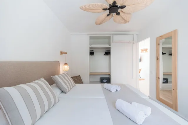 جناح بإطلالة على البحر مفردة بسرير كينج مع أريكة، Beach Club Aparthotel 2/9