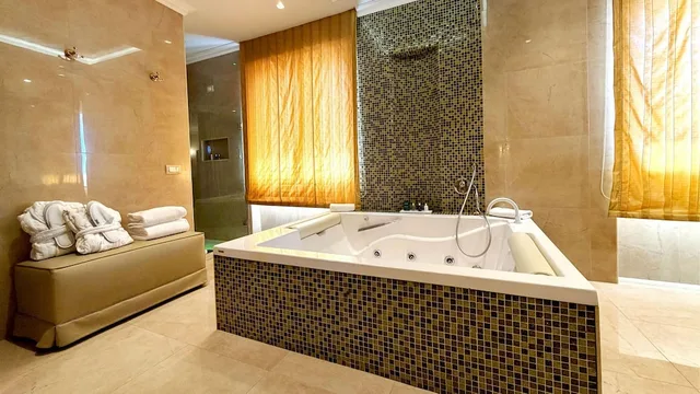 Presidential, Suite, Queen Bed, Square View, Terrace، Radisson Blu Ghr Hotel Rome 9/10