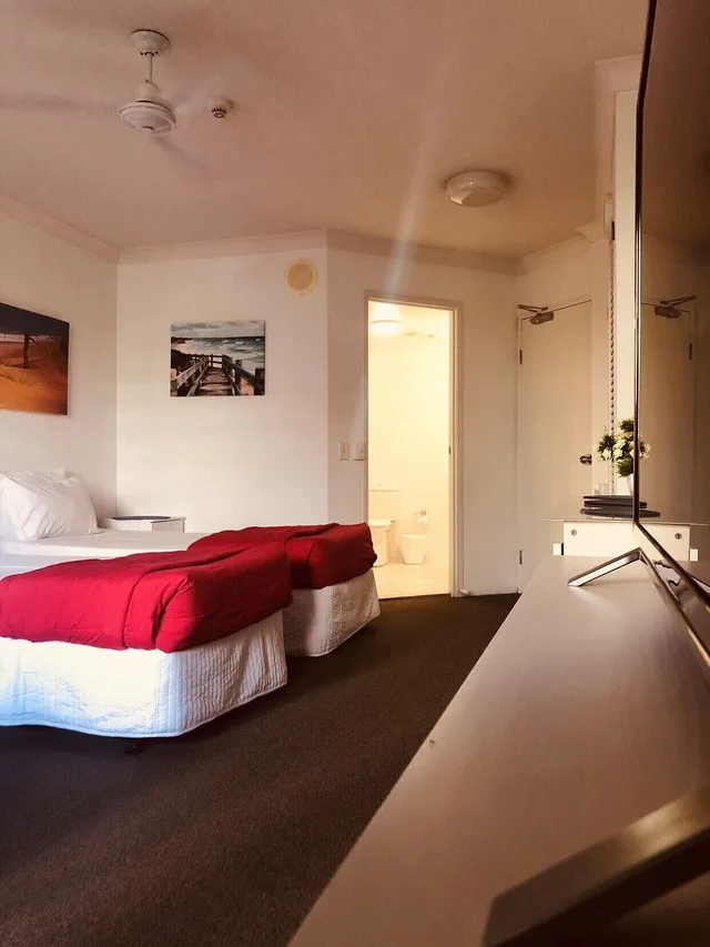 غرفة بسريرين منفصلين بإطلالة على النهر، Paradise Island Resort 1/3