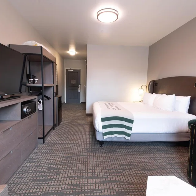 جناح بسرير كينج لذوي الإعاقة، Oxford Suites Paso Robles 1/7