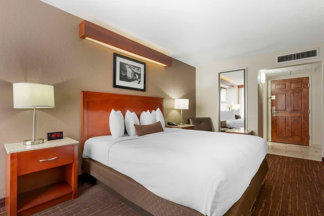 Room, King Bed, Pool View, South Tower، Best Western Plus Boomtown Casino Hotel 4/8