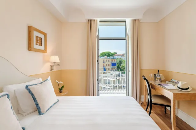 غرفة بريستيج بإطلالة جزئية على البحر، Grand Hotel Bristol Resort and Spa 1/6