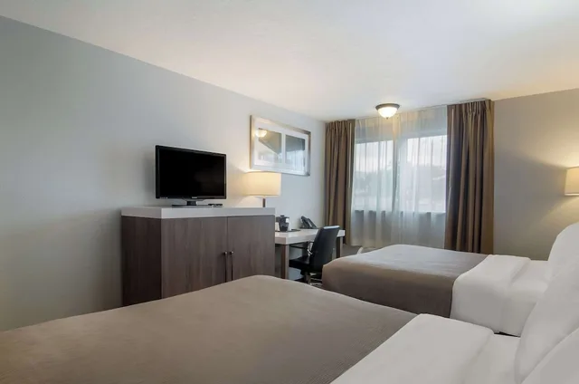 Standard, 2 Queen Beds, Quality Inn & Suites Silverdale Bangor-Keyport 9/10