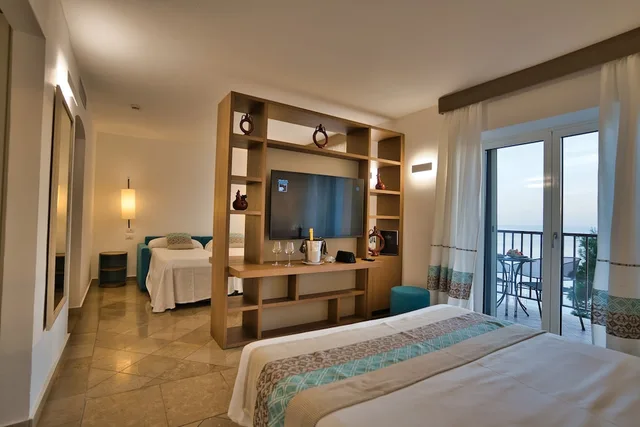 Deluxe, 2 Murphy Beds, Queen Bed, Sea View, Balcony، El Faro Hotel 1/4