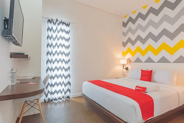 Reddoorz, Deluxe، RedDoorz Premium @ Hotel Hebat 1/4