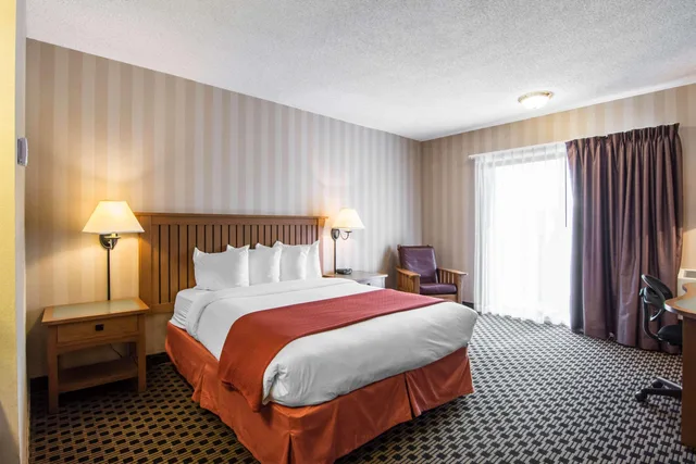 غرفة قياسية بسرير مزدوج، Quality Hotel Drumheller 2/2