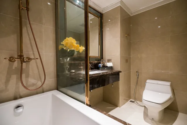 Deluxe, King Bed, Pool View, LK Emerald Beach 3/4
