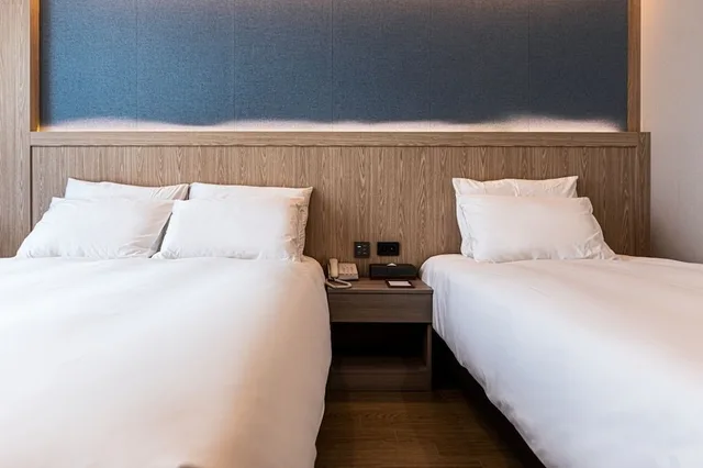 غرفة ديلوكس بسرير كوين وسرير فردي، Jeju Bolton Hotel 4/7