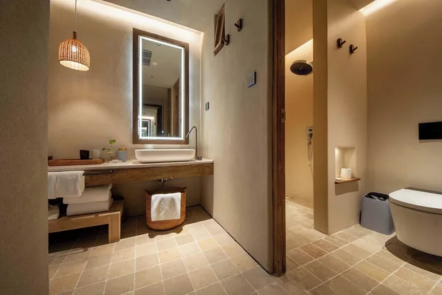 غرفة فاخرة بسرير كوين بإطلالة على الفناء بشرفة، YUANLI HOTEL 5/6