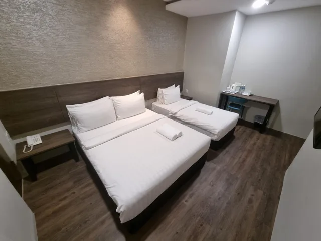 غرفة عائلية بسرير كوين وسرير فردي، Miico Hotel Mount Austin 1/10