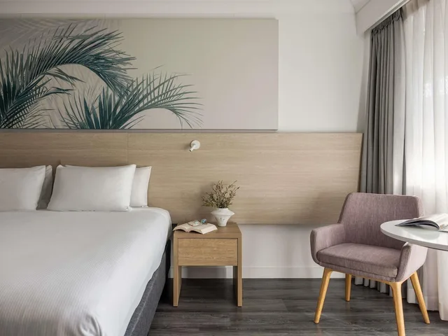 غرفة قياسية بسرير كينج، Novotel Cairns Oasis Resort 9/10